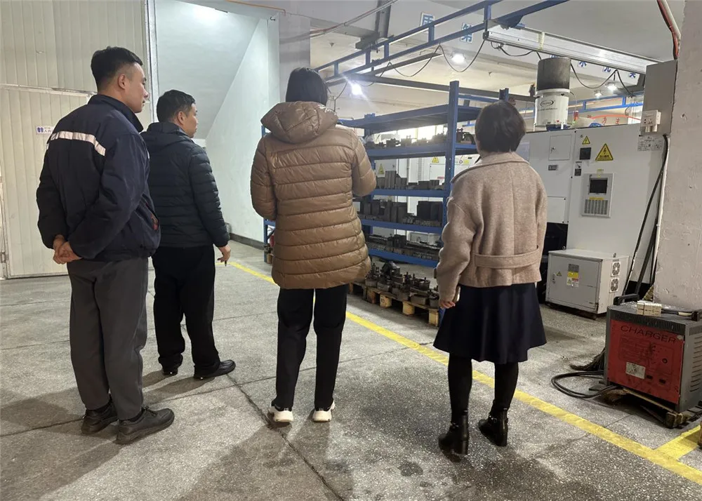 네덜란드 고객이 우리 공장을 방문했습니다.